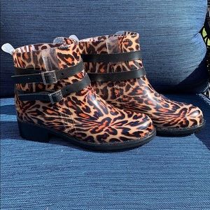 Nicole Miller Sleeker Ankle Rain Boot Size 7 NWOT
